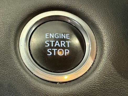 Used 2021 Toyota Highlander XSE FWD image 28