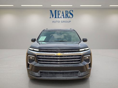 Used 2025 Chevrolet Traverse LT image 8