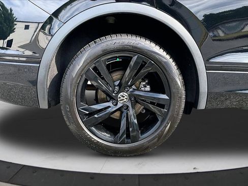 Used 2024 Volkswagen Tiguan SE R-Line FWD image 36