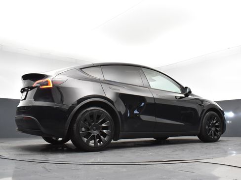 Used 2021 Tesla Model Y Long Range AWD/4WD image 21