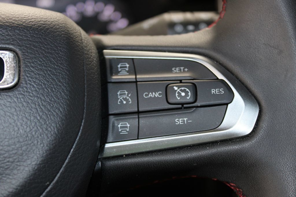 Used 2025 Jeep Compass Trailhawk AWD/4WD image 44