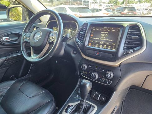 Used 2017 Jeep Cherokee Limited AWD/4WD image 12