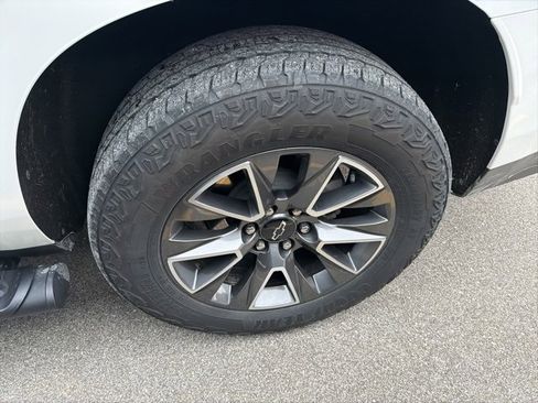 Used 2024 Chevrolet Suburban Z71 w/ Luxury Package image 7