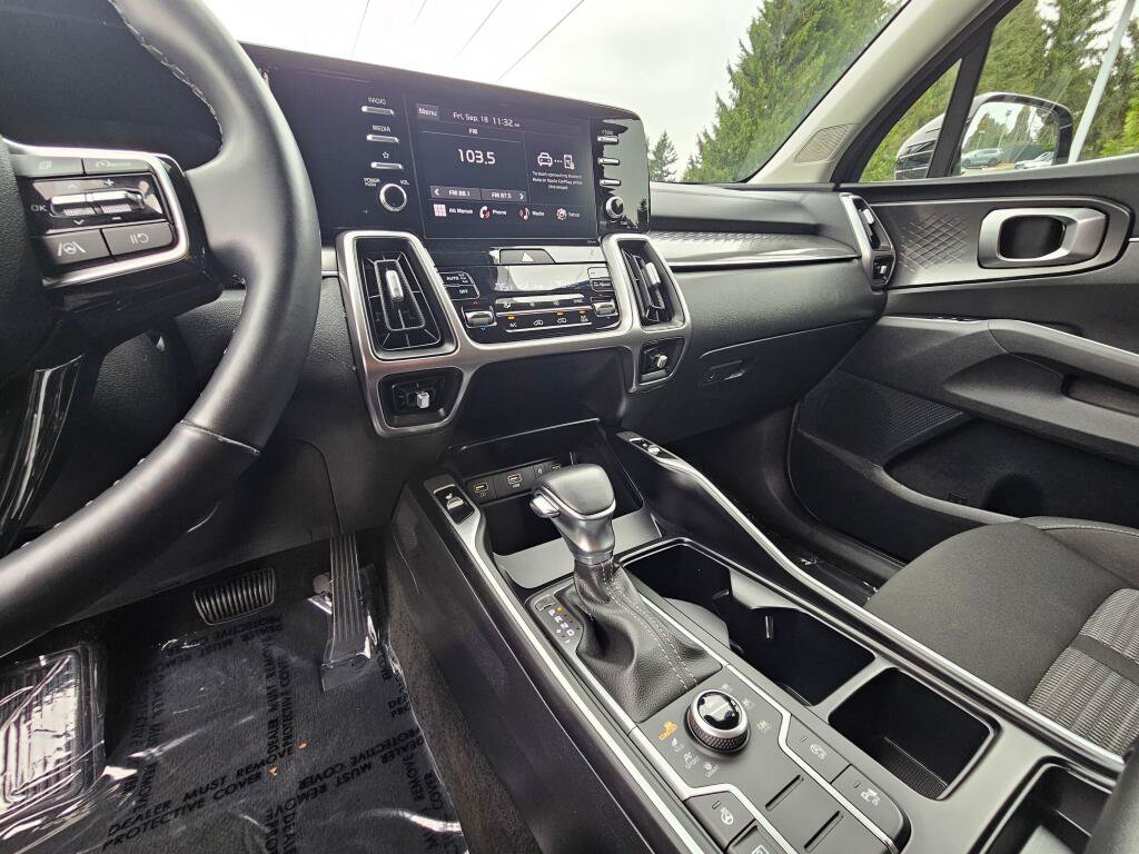 Used 2023 Kia Sorento LX AWD/4WD image 31