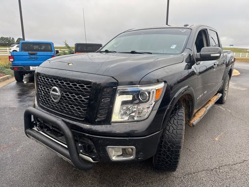 Used 2019 Nissan Titan PRO-4X image 6