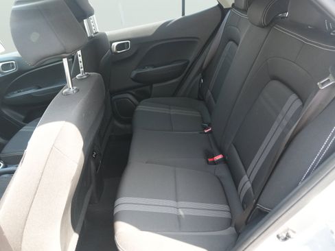 Used 2025 Hyundai Venue SEL FWD image 21