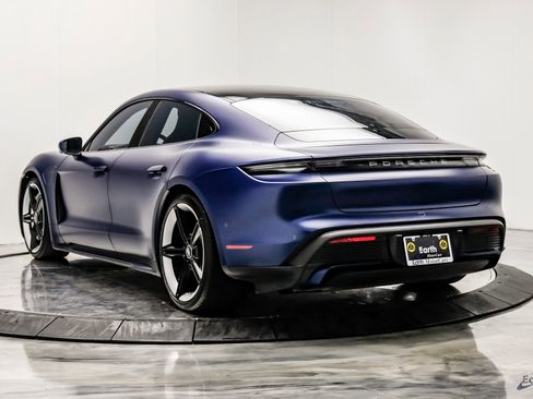 Used 2020 Porsche Taycan Turbo image 9