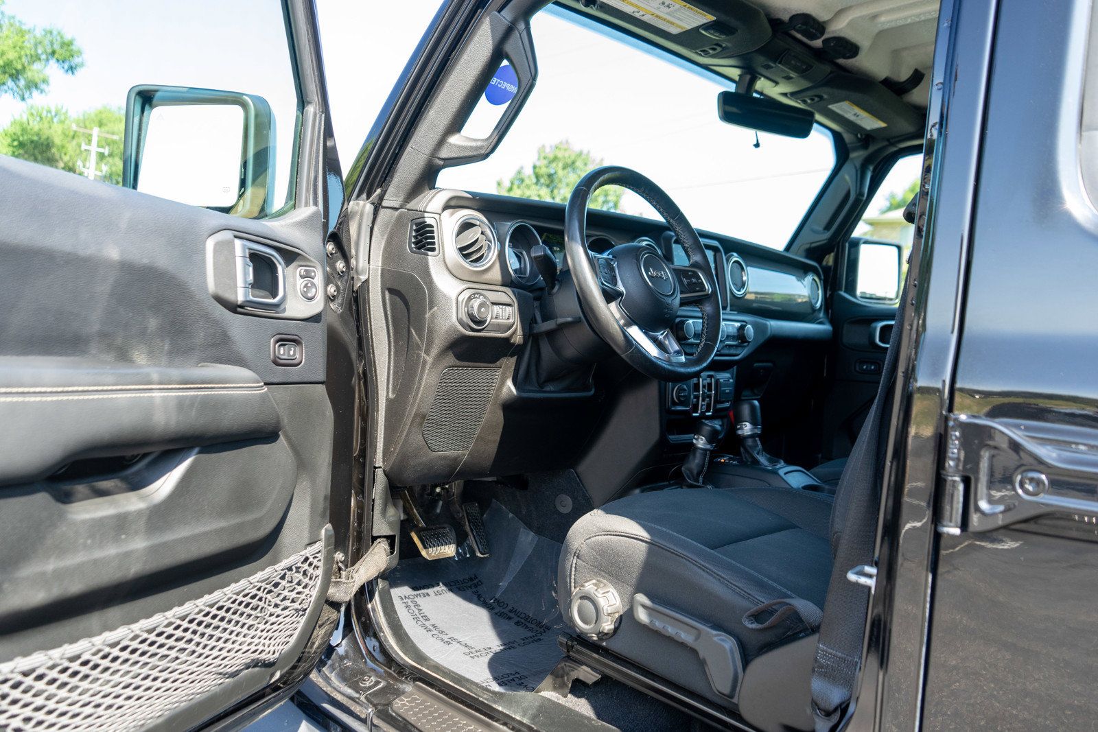 Used 2019 Jeep Wrangler Unlimited Sahara AWD/4WD image 14