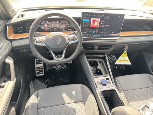 New 2026 Volkswagen Tiguan SEL R-Line image 7