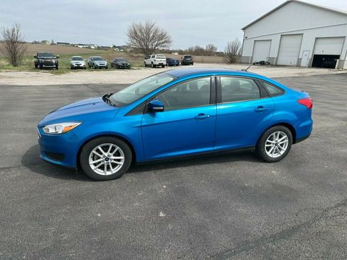 Used 2015 Ford Focus SE image 1