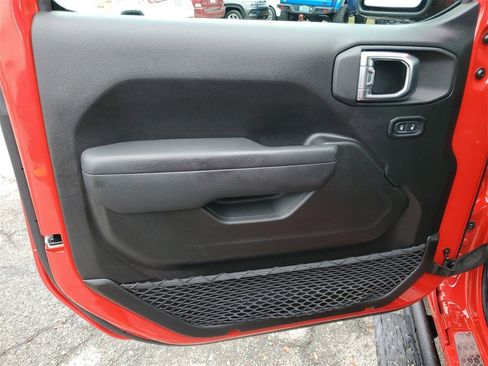 Used 2025 Jeep Wrangler Sport image 22