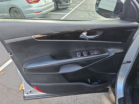 Used 2019 Kia Sorento LX image 13