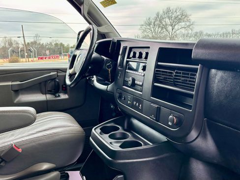 Used 2017 Chevrolet Express 3500 RWD 3500 Extended 155 image 13