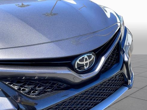 Used 2018 Toyota Camry XSE FWD image 29