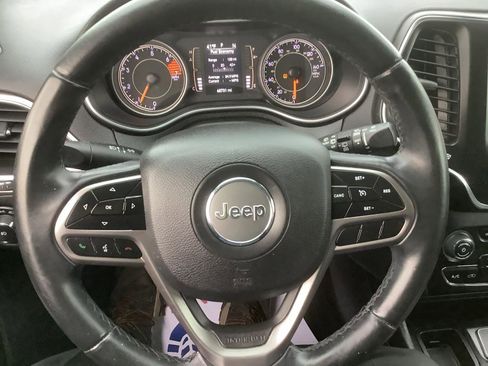 Used 2019 Jeep Cherokee Latitude Plus image 14