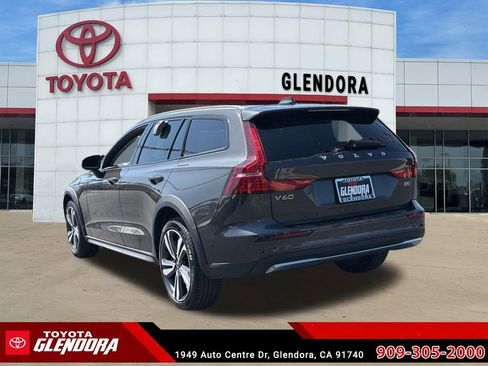 Used 2025 Volvo V60 B5 Cross Country Plus AWD/4WD image 8