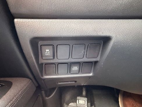 Used 2017 Nissan Pathfinder SV AWD/4WD image 22