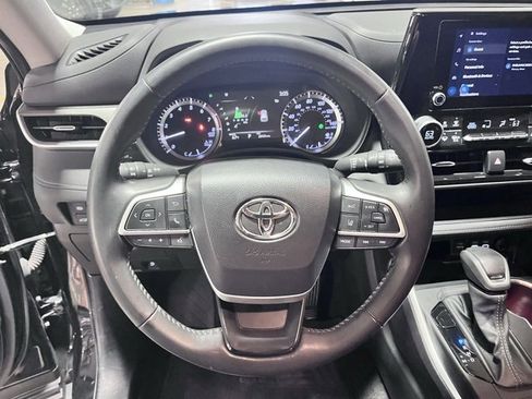 Used 2024 Toyota Highlander LE image 21