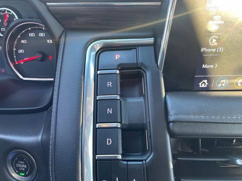 Used 2021 Chevrolet Tahoe Z71 w/ Z71 Signature Package image 32