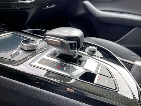 Used 2017 Audi Q7 3.0T Premium Plus w/ Premium Plus Package image 16