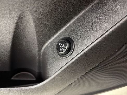 Certified 2023 Chevrolet Equinox LT image 24