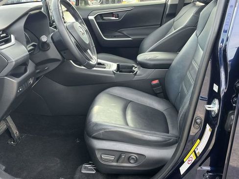 Used 2019 Toyota RAV4 XLE Premium image 13