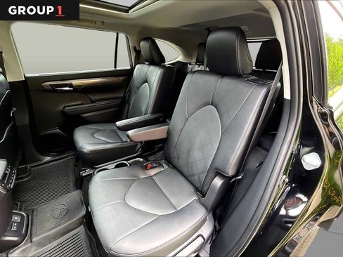 Certified 2025 Toyota Highlander Platinum AWD/4WD image 21