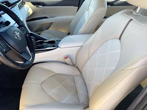 Used 2018 Toyota Camry XLE image 17