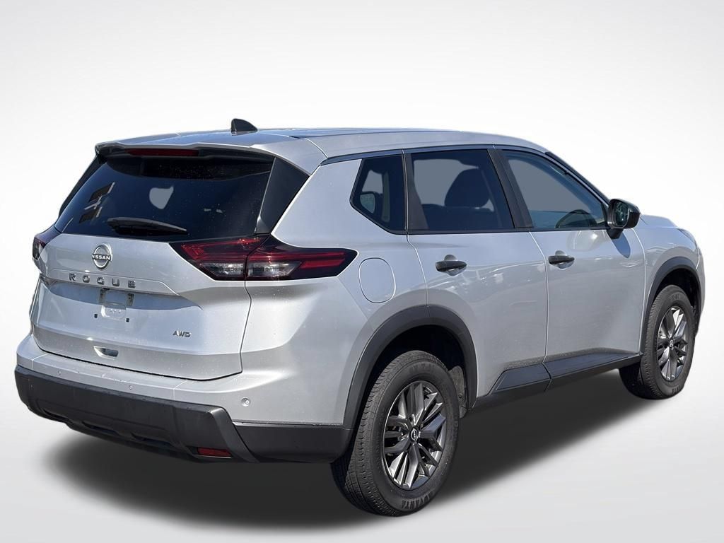 Used 2024 Nissan Rogue S AWD/4WD image 6
