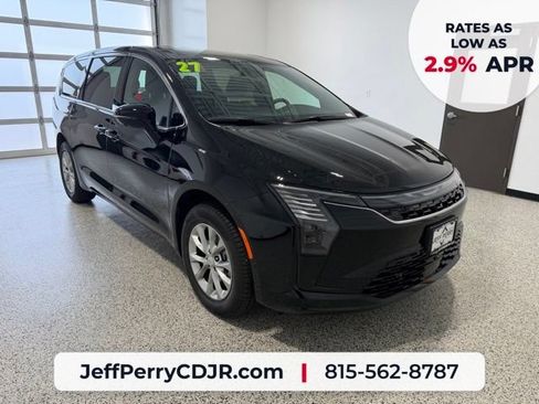 New 2027 Chrysler Pacifica Select AWD/4WD image 2