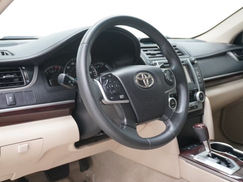 Used 2014 Toyota Camry XLE FWD image 10