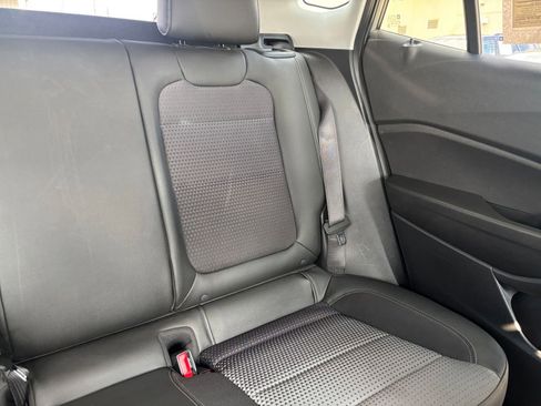 Used 2025 Chevrolet Trax LT image 35