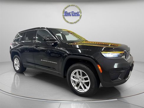 Used 2024 Jeep Grand Cherokee Laredo X w/ Luxury Tech Group I AWD/4WD image 5