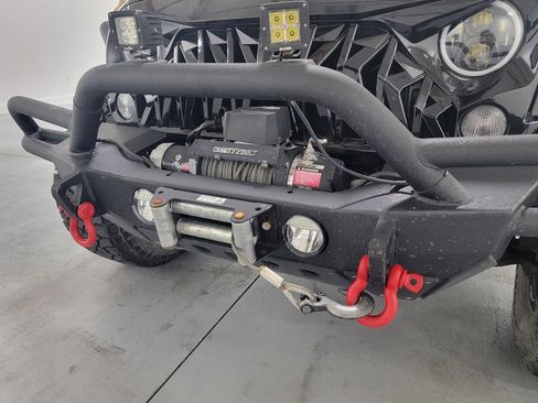 Used 2018 Jeep Wrangler Unlimited Rubicon w/ Connectivity Group image 15