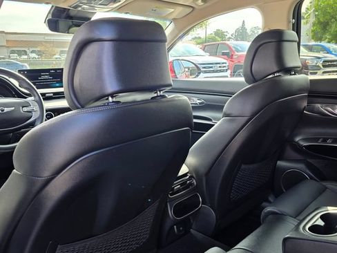Used 2025 Genesis GV70 2.5T AWD/4WD image 20
