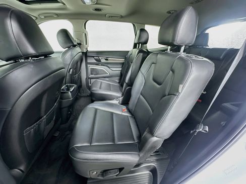 Used 2025 Kia Telluride S FWD image 29