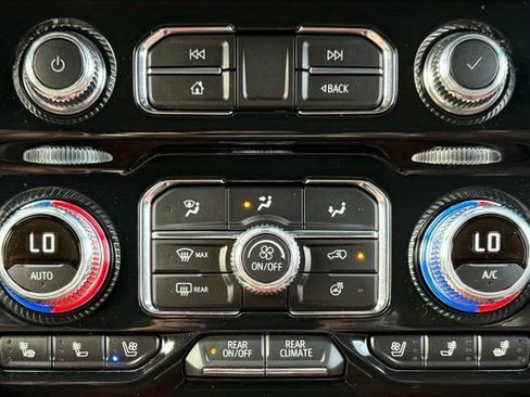 Used 2023 GMC Yukon Denali Ultimate AWD/4WD image 41