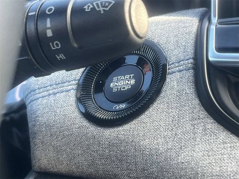 Used 2024 Jeep Compass Latitude image 25