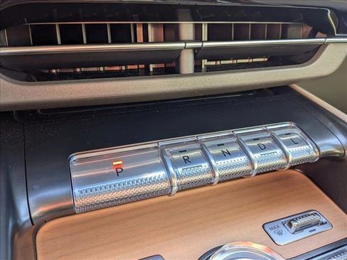 Used 2025 Lincoln Nautilus Reserve image 17