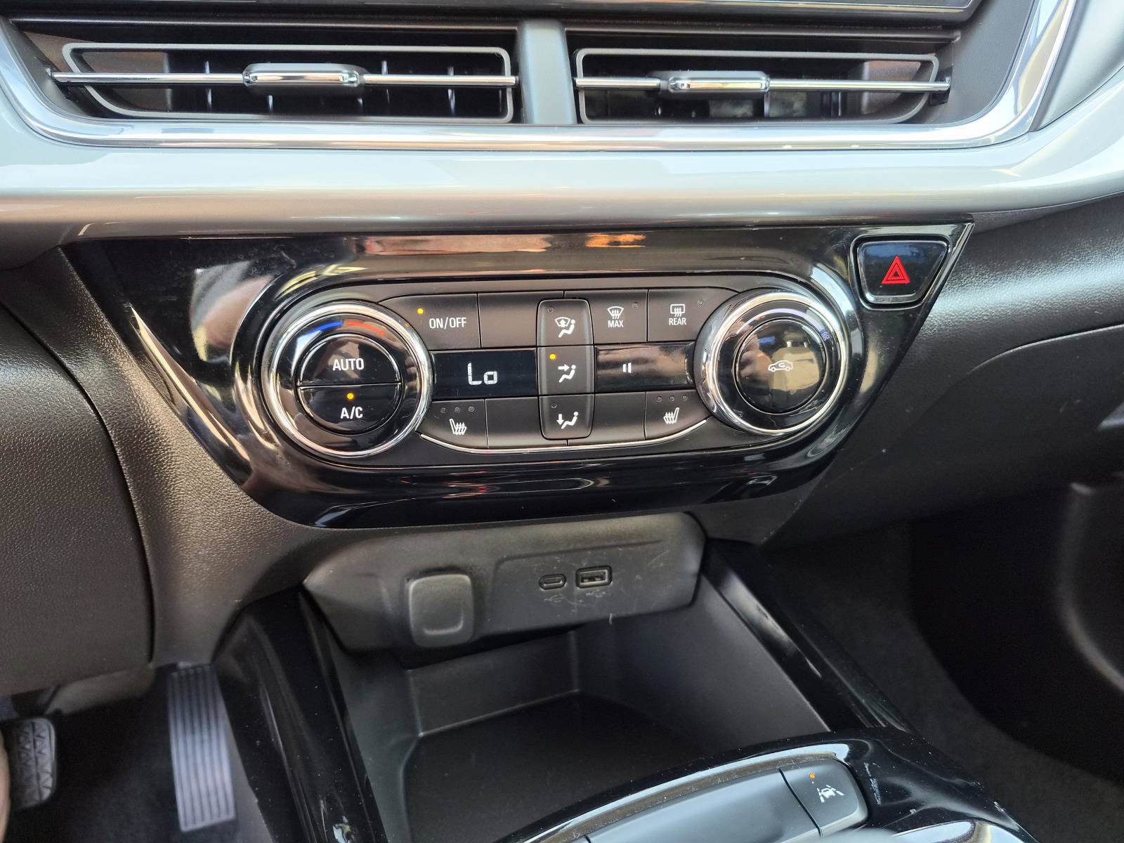 Used 2025 Chevrolet Trax LT w/ LT Convenience Package FWD image 22