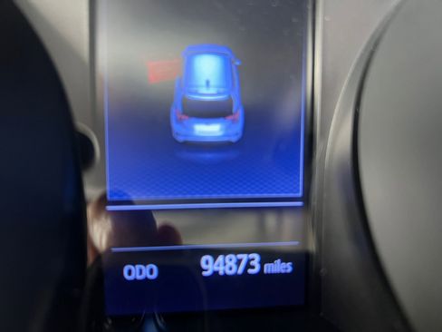 Used 2021 Toyota C-HR LE FWD image 20
