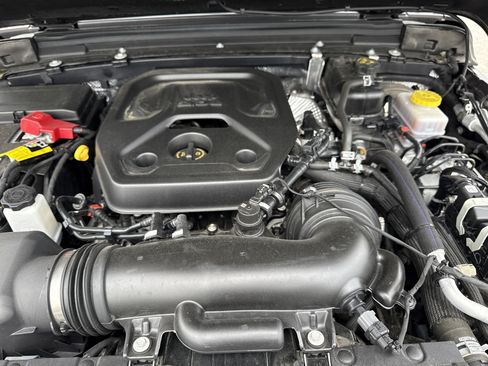 Used 2025 Jeep Wrangler Sport S image 31