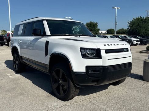 Used 2024 Land Rover Defender 130 X-Dynamic SE AWD/4WD image 7