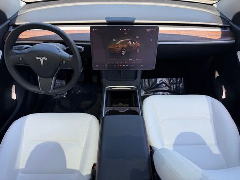 Used 2022 Tesla Model Y Long Range image 38