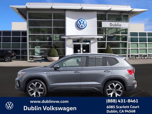 Certified 2022 Volkswagen Taos SEL w/ Panoramic Sunroof Package image 7