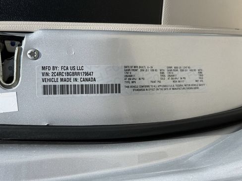 Used 2024 Chrysler Pacifica Touring-L FWD image 31