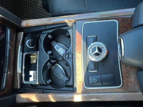 Used 2013 Mercedes-Benz E 550 4MATIC Sedan image 37