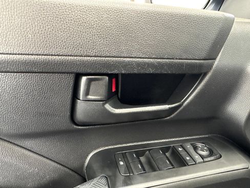 Certified 2024 Toyota Tacoma SR AWD/4WD image 33