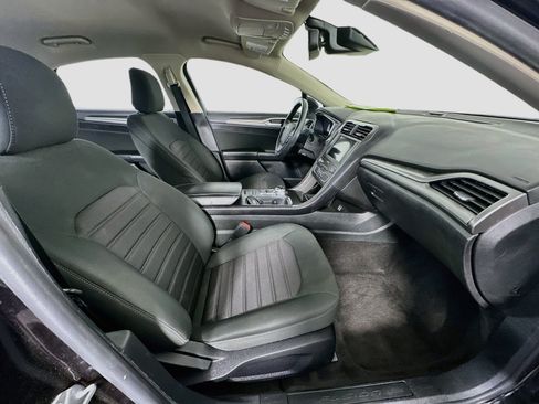 Used 2020 Ford Fusion SE FWD image 32