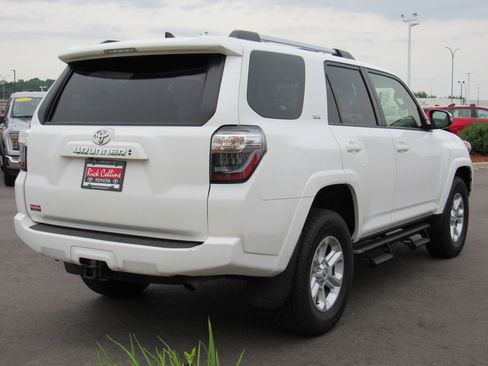 Used 2022 Toyota 4Runner SR5 Premium w/ Moonroof Package AWD/4WD image 6